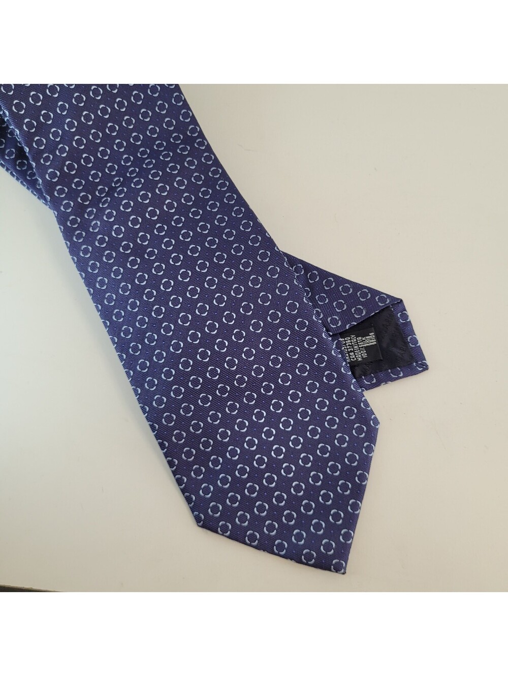 Giorgio Armani Men's 3.5" Silk Tie Navy Blue Geometric Pattern Made in Italy
